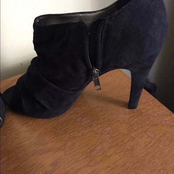 9&CO Booties - Picture 4 of 4